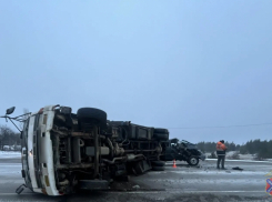 «Скорая» увезла пассажирку после аварии на трассе в Камышинском районе