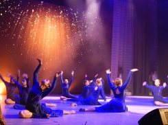 В Камышине в ДК «Текстильщик» концерт в День матери прошел с абсолютным аншлагом (ВИДЕО)