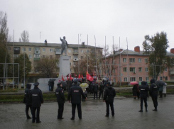 Пешей и конной полиции на митинге в Камышине оказалось больше, чем коммунистов