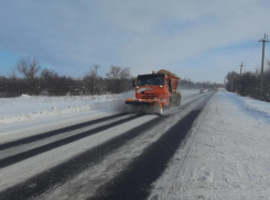 Как чистят от снега дороги в Камышинском районе