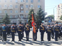 Командир Камышинского десантного соединения гвардии полковник Андрей Кондрашкин сегодня возглавил парадный расчет в Ростове-на-Дону