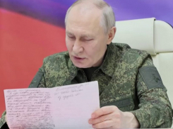 На Западе содрогнулись от вида Путина в военной форме: президент РФ послал сигнал Украине и США