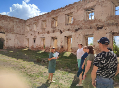 В Камышинском районе экскурсантов пригласили познакомиться с архитектурой первого немецкого поселения на Волге