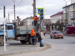 В Камышине на перекрестке двух оживленных дорог появился еще один светофор с таймером