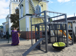 В Никольском кафедральном соборе Камышина работает детская площадка