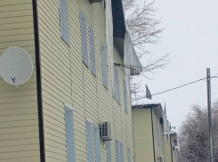 Камышан напрягают огромные сосульки на улице Текстильной