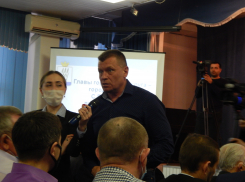 «Светит» ли Камышину водопровод в парке «Топольки», рассказывал народу главный архитектор города Дмитрий Вайрих
