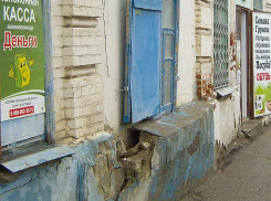 «Под носом» у камышинских чиновников в самом центре города обнаруживаются уродливые «развалины»