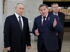 «У вас обстановка в целом хорошая», - сказал Владимир Путин Андрею Бочарову