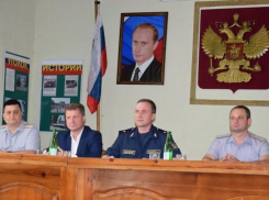 Руководитель УФСИН приехал в Камышин представлять коллективу ИК-5 нового начальника и провожать старого на пенсию
