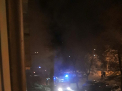 В Камышине в Московском переулке «скорая» забрала пострадавшего на пожаре