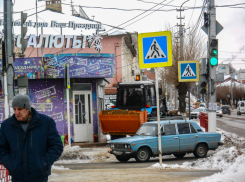 В Камышине службы благоустройства с трудом пытаются смягчить «издержки» от гололеда 