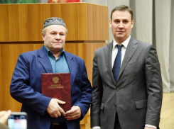 Камышинский фермер Андрей Липпард награжден министром за «чистые коровьи хвосты» и высокие надои