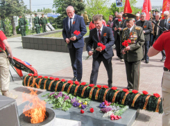 В Камышине 9 мая загорелся вечный огонь на Братских захоронениях на время торжественной церемонии