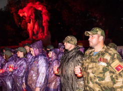Андрей Бочаров принял участие в патриотической встрече на Мамаевом кургане, об участии Станислава Зинченко в акции «Свеча памяти» пока не сообщается