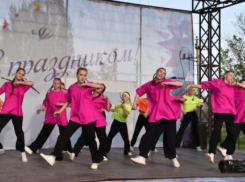 В Камышинском районе молодежь «зажигает» на фестивалях уличного танца