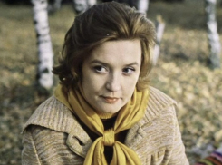 Врачи почти час боролись за жизнь Веры Алентовой: названа причина смерти звезды  фильма «Москва слезам не верит» 