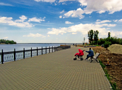 «Блокнот Камышина» попробовал выяснить, почему обновленная городская набережная, на которую ушли десятки миллионов, практически пуста