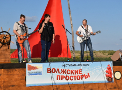 И льются песенные строчки, и бьются в унисон сердца! - в Камышинском районе прошел песенный фестиваль