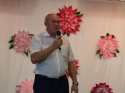 На «сайте» Камышинской городской думы главной составляющей «ленты новостей» является говорение речей штатным спикером Владимиром Пономаревым