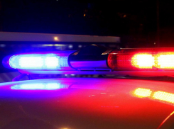 Под Камышином молодой водитель не справился с управлением, опрокинул «Форд» и попал в больницу 