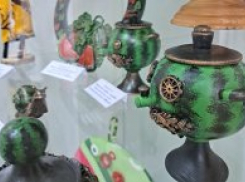 Камышан зовут полюбоваться на арбузные сувениры