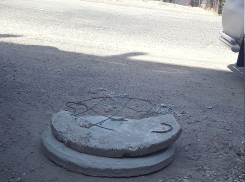 После публикации «Блокнота Камышина» на улице Королева в Камышине в течение нескольких часов закрыли опасный люк