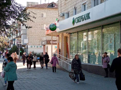 В терминалах «Сбера» произошел сбой со случаями двойного списания денег