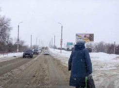 Администрация Камышина доложила горожанам, сколько единиц техники убирает в городе снег