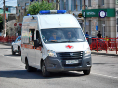 В Камышине попали в больницу водитель и пассажиры из перевернувшейся за городом иномарки, изранен и подросток