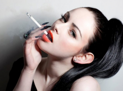 Роспотребнадзор предупредил курильщиков, что от рака органов дыхания в Волгоградской области в год умирает 800 человек