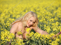 Юные камышанки устроили в соцсетях откровенные фотовернисажи по поводу международного Дня блондинок