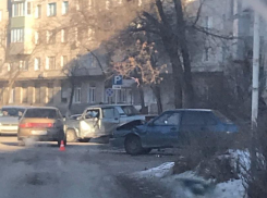 В Камышине девушка за рулем не пропустила автомобиль по главной дороге и после удара попала к хирургам