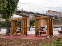 Все же хотят попасть на качели - что вы их занимаете на час, как будто они ваши личные? - камышанка