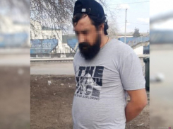 Мужчина прикидывался проституткой для обмана жаждущих секса, и на его удочку попался командированный из Камышина (ВИДЕО)