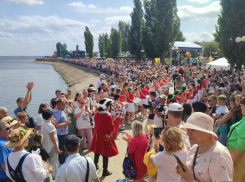 Камышинскому Арбузному фестивалю остро не хватает свежих режиссерских идей и пространства (ВИДЕО)