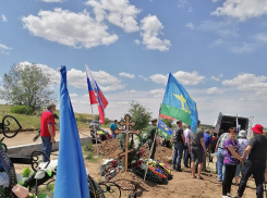 Просьбу камышанки, потерявшей на Украине сына, - об Аллее Славы погибшим за Донбасс - отправили гулять по кабинетам чиновников