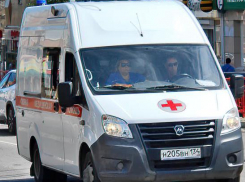 В Камышине после столкновения водителя-женщину  забрала «скорая»