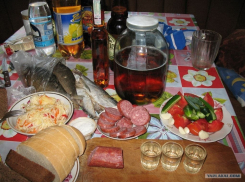 Участник застолья ударил себя ножом в живот... от скуки, - «Блокнот Волгограда»  