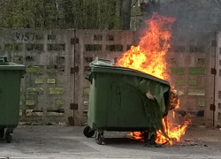 В Камышине опять полыхают мусорные евроконтейнеры, число сожженных баков близко к десятку