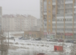 Камышин начало заметать снегом, дорожной техники в городе пока не видно