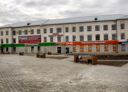 В Камышине собственник отреконструированного торгового центра на улице Ленина решил продавать его поэтажно?