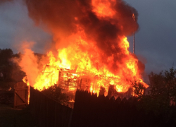 Дачный дом под Камышином сгорел, как свечка