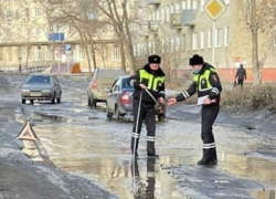 Как путешественница за рулем пошла на дно камышинской лужи, и кто оплатил "красивый трюк" (маленький памфлет) 