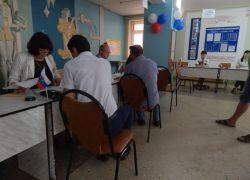 В Камышине репортеру "Блокнота Камышина" председатель ТИК Сергей Анихреев лично запретил съемку на избирательном участке