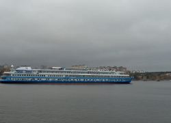 Как туристов "смелого" круизного лайнера встречают в Камышине