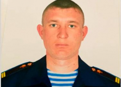 В Камышине проводят в последний путь погибшего на Донбассе водителя-механика Андрея Гриева