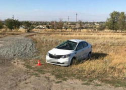 В Камышинском районе молодая женщина-водитель не удержала автомобиль на трассе, ранена 8-летняя девочка