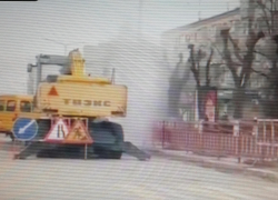 Горожане запечатлели на камеры коммунальный фонтан на центральной улице Ленина в Камышине (ВИДЕО)