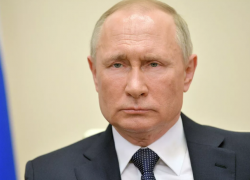 Владимир Путин призвал власти на местах "аккуратно" возвращать предприятия к нормальному графику